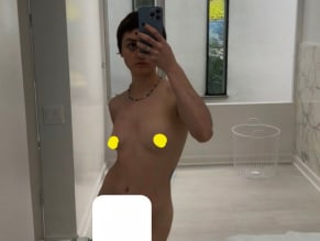 MAISIEWILLIAMSSEXYANDSEDUCTIVEPHOTOTEASINGHERHOTTITSANDBODY - NUDE STORY