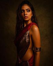 Malavika MohananSexy in Malavika Mohanan A Warrior Princess