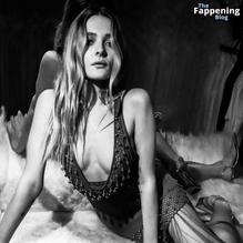 CHARLOTTELAWRENCESEXYANDSULTRYBLACKANDWHITEPHOTOSHOOT - NUDE STORY