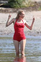 Diane KrugerSexy in Diane Kruger Sexy Shows Off Her Alluring Legs