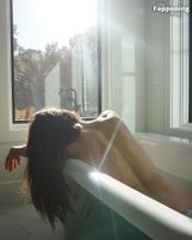 JENNADEWANSTRIPSDOWNFORSEXYBATHTUBPHOTOSHOOT - NUDE STORY