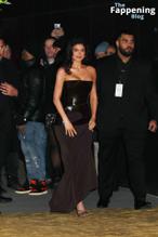 Kylie JennerSexy in Kylie Jenner Rocks The Red Carpet In A Sexy Strapless Dress At The 2023 Innovator Awards