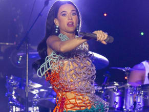  alt="Katy Perry Sexy in Katy Perry Sexy Rocks The Stage As She Performs At Mardi Gras Extravaganza In New Orleans"
