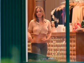 Addison Rae Sexy in Addison Rae Sexy Spotted Showing Off Her Slender Figure While On Shopping Spree In Studio City