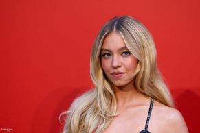  alt="Sydney Sweeney Sexy in Sydney Sweeney Sexy Flashes Her Hot Tits And Undies In A Glamorous Dress At Armani's Star-studded Party In Italy"