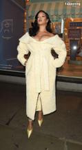 RIHANNASEXYSHOWSOFFHERGORGEOUSCLEAVAGEATFENTYHAIRLAUNCHINLONDON - NUDE STORY