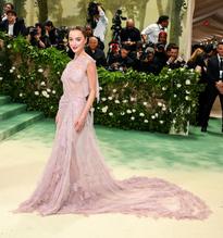 Phoebe DynevorSexy in Phoebe Dynevor The 2024 Met Gala, New York