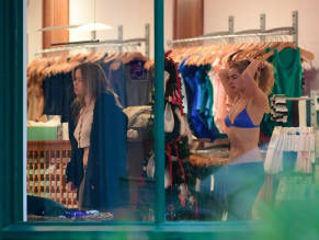 Addison Rae Sexy in Addison Rae Sexy Spotted Showing Off Her Slender Figure While On Shopping Spree In Studio City