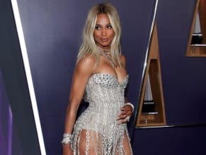 CIARASEXYFLAUNTSHERHOTBOOBSANDLEGSINADAZZLINGDRESSATAMERICANMUSICAWARDSINLASVEGAS - NUDE STORY