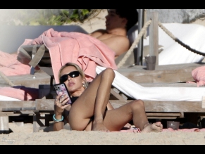  alt="Delilah Belle Hamlin Sexy in Delilah Belle Hamlin Sexy Spotted Showing Off Her Sizzling Bikini Body At St. Barts Beach In France"