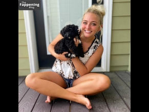 Hunter Wolkonowski Sexy And Beautiful Photos Collection