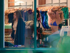 Addison Rae Sexy in Addison Rae Sexy Spotted Showing Off Her Slender Figure While On Shopping Spree In Studio City