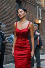 NICOLESCHERZINGERSEXYSIZZLESINASPICYREDSATINDRESSASSHEARRIVESATTHELATESHOWWITHSTEPHENCOLBERTINNEWYORKCITY - NUDE STORY