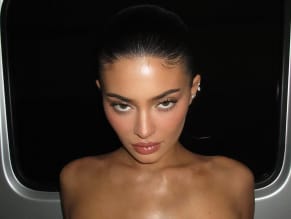 KYLIEJENNERSEXYPHOTOSSHOWINGOFFHERBIGHOTCLEAVAGE - NUDE STORY