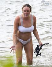 Charlotte CrosbySexy in Charlotte Crosby's Sexy Snorkelling Adventure In Cairns