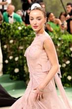 Phoebe DynevorSexy in Phoebe Dynevor The 2024 Met Gala, New York