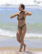 Alison BrieSexy in Alison Brie's Sexy Beach Day Photos From Australia's Gold Coast