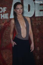 Freya AllanSexy in Freya Allan Stuns In Sexy Outfit At Kingdom Of The Planet Of The Apes Premiere In London