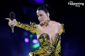  alt="Katy Perry Sexy in Katy Perry Flaunts Her Sexy Boobs At Coronation Concert In Windsor"