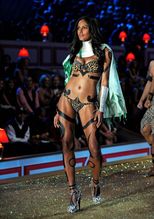  alt="Emanuela De Paula Sexy in Emanuela De Paula Sexy Photos Showing Off Her Sensational Figure"