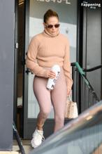 Jennifer LopezSexy in Jennifer Lopez Flaunts Her Fit Figure After A Sexy Workout In Studio City