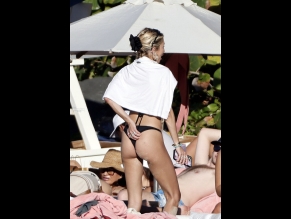  alt="Delilah Belle Hamlin Sexy in Delilah Belle Hamlin Sexy Spotted Showing Off Her Sizzling Bikini Body At St. Barts Beach In France"