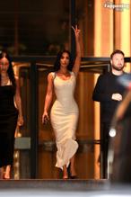 KIMKARDASHIANSEXYSPOTTEDINAHOTWHITEDRESSASSHELEAVESTHEKERINGFOUNDATIONSCARINGFORWOMENDINNERINNEWYORKCITY - NUDE STORY