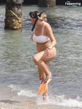 Charlotte CrosbySexy in Charlotte Crosby's Sexy Snorkelling Adventure In Cairns