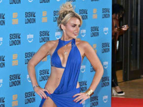 TALLIASTORMSEXYSHOWSOFFHERSULTRYTITSANDLEGSATTHEDEEPCOVERPREMIEREINLONDON - NUDE STORY