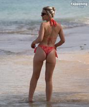 Helen FlanaganSexy in Helen Flanagan Sizzles In Sexy Bikini On Caribbean Holiday In Barbados