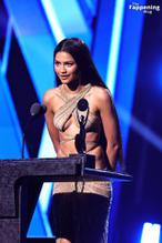 ZENDAYASEXYSTUNSINGOLDATROCKANDROLLHALLOFFAMEINDUCTIONCEREMONYINCLEVELAND - NUDE STORY