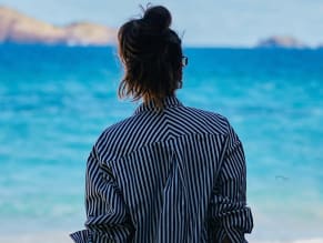  alt="Izabel Goulart Sexy in Izabel Goulart Sexy Beach Photoshoot Posing Her Hot Legs And Curves"
