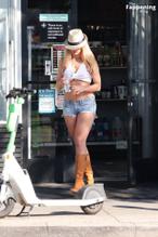 Addison RaeSexy in Addison Rae Sexy Spotted Channeling Britney Spears By Showing Off Her Hot Legs And Figure In Los Feliz