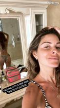 MARIAMENOUNOSSEXYSELFIEINTHEBATHROOM - NUDE STORY