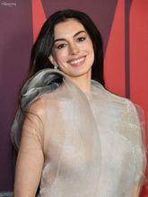  alt="Anne Hathaway Sexy in Anne Hathaway Hot And Sexy Photos Collection"