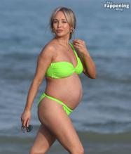 Jorgie PorterSexy in Jorgie Porter Sexy Shows Off Her Stunning Bikini Body At A Beach In Spain