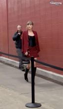 TAYLORSWIFTSEXYSPOTTEDSHOWINGOFFHERHOTCLEAVAGEANDLEGSATARROWHEADSTADIUMINKANSASCITY - NUDE STORY