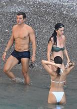 KATYPERRYSEXYSEENWITHORLANDOBLOOMSHOWINGOFFHERAMAZINGBIKINIBODYATMAIORIBEACHINITALY - NUDE STORY