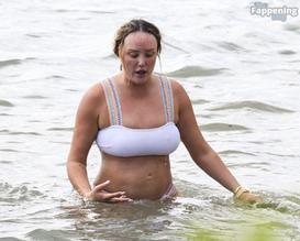 Charlotte CrosbySexy in Charlotte Crosby's Sexy Snorkelling Adventure In Cairns