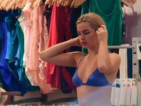 Addison Rae Sexy in Addison Rae Sexy Spotted Showing Off Her Slender Figure While On Shopping Spree In Studio City