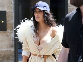 KIMKARDASHIANSEXYSEENSHOWINGOFFHERBIGBOOBSWEARINGASENSATIONALFEATHEREDDRESSINPARIS - NUDE STORY
