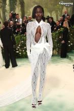 Adut AkechSexy in Adut Akech Stuns In Sexy Outfit At Met Gala In Nyc