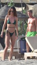 JENNIFERMETCALFESEXYSEENWITHJORGIEPORTERSHOWINGOFFHERSIZZLINGBIKINIBODYATABEACHINSPAIN - NUDE STORY