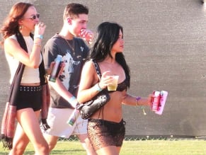 NESSABARRETTSEXYSPOTTEDFLAUNTINGHERTONEDABSASSHEATTENDSATTHECOACHELLAVALLEYMUSICANDARTSFESTIVALININDIO - NUDE STORY