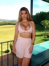  alt="Emily Sears Sexy in Emily Sears Stuns In Sexy Pink Spandex"