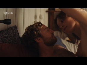 Nathalie Thiede Sexy Photos Collection