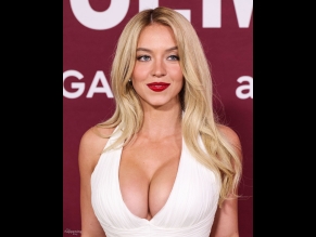 Sydney Sweeney Sexy Shows Off Her Huge Boobs At 