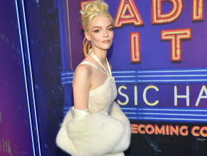 ANYATAYLORJOYSEXYSTUNSINAHOTSHEERDRESSATSNL50THEHOMECOMINGCONCERTINNEWYORK - NUDE STORY