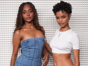 TYLASEXYSHOWSOFFHERSLENDERFIGUREATTHEHANDMANDLAMUSICFESTIVALINLOSANGELES - NUDE STORY