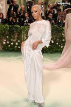 Doja CatSexy in Doja Cat Stuns In Sexy Outfit At The 2024 Met Gala